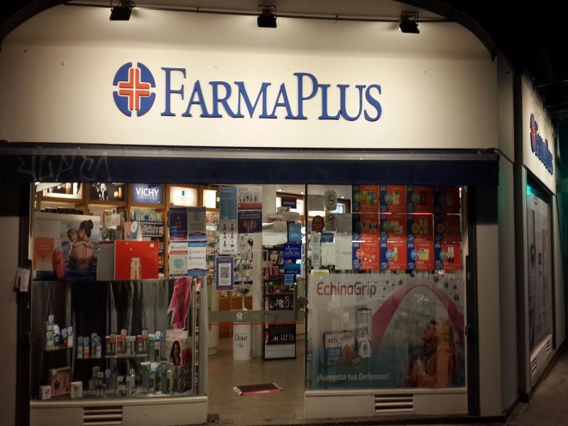 FARMAPLUS FARMACIAS AZUL FARMACIAS RETAIL COVID-19 LOCALES COMERCIALES