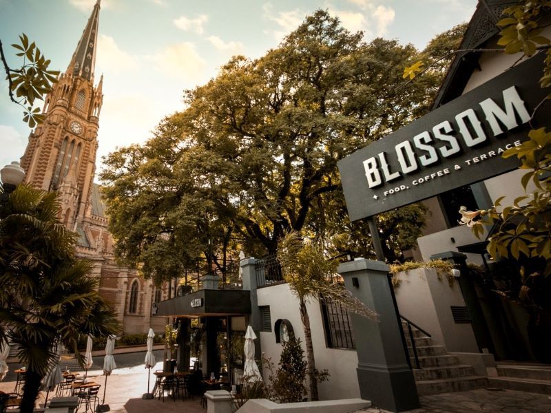 BLOSSOM GASTRONOMIA LOCALES COMERCIALES RESTAURANTES RETAL