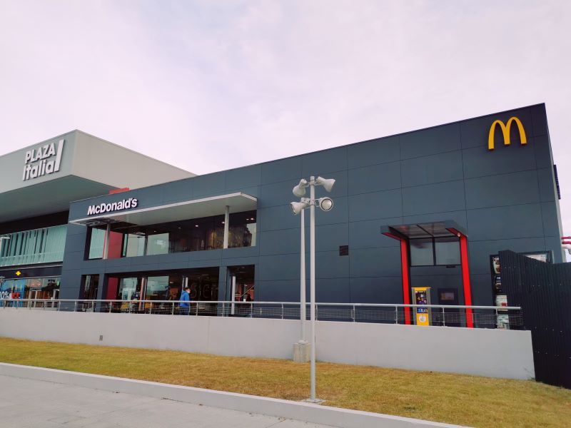 ARCOS DORADOS MCDONALDS CADENAS DE FRANQUICIAS LOCALES COMERCIALES RETAIL URUGUAY GASTRONOMIA