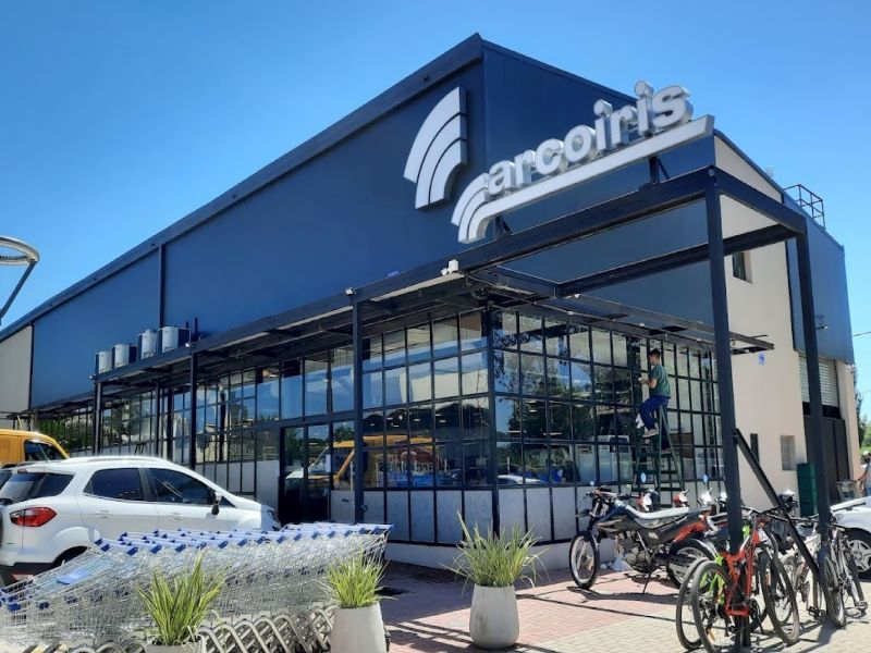 ARCOIRIS SUPERMERCADOS RETAIL LOCALES COMERCIALES ARNEG ARGENTINA GRUPO ARNEG FUNES